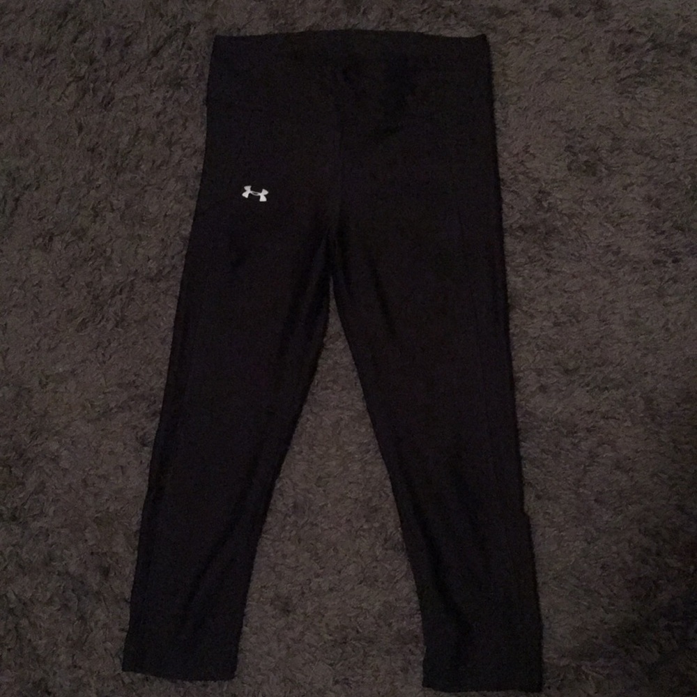 3/$35 Under Armour Cropped Leggings